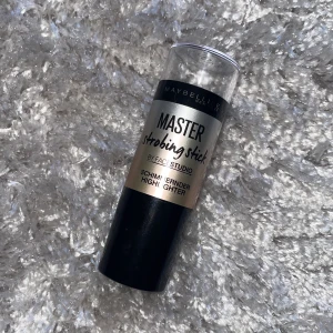 Highlighter - Highlighter, endast provad och swatchad för bild 2🥰