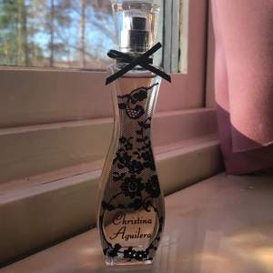 Cristina aguilera parfym! - 🌚Säljer en Cristina Aguilera parfym för 100kr den kostar vanligtvis 160-170kr. Har nästan aldrig används. Den doftar jättebra! 🌞