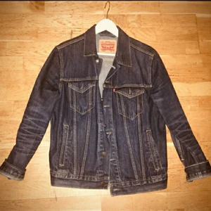 Jeans jacka levis - Levis jacka i 8,5/10 kvalitet