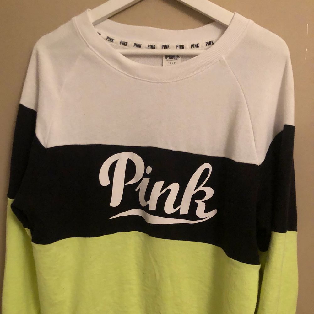Superfin pink tröja! Använd ett fåtal gånger. Står inget storlek men skulle säga s men passar även xs och m. Tröjor & Koftor.