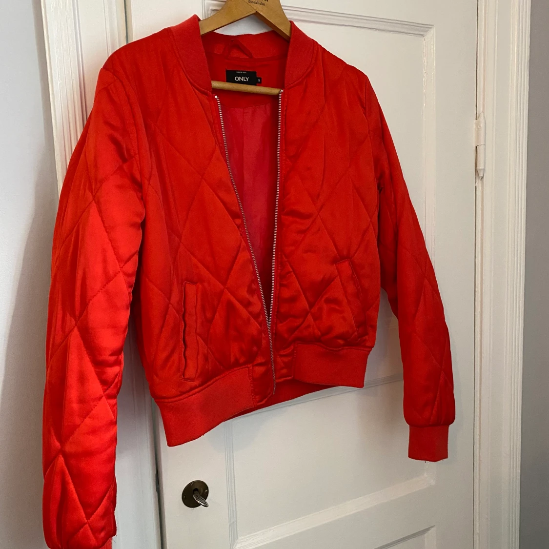 Röd jacka  - 90