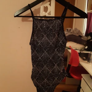 Glitrig body  - Den är från hm