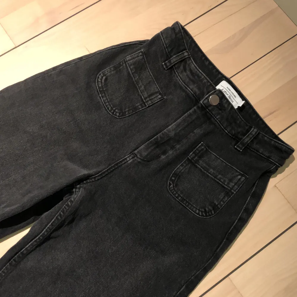 Helt nya jeans som aldrig är använda. Jeans & Byxor.