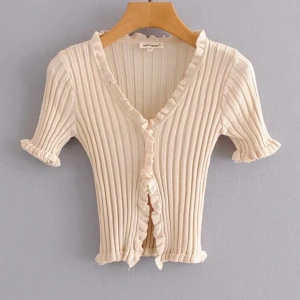 Shein topp storlek S/M - Säljer denna topp från shein i storlek M (passar mig som bär S). Säljs pga rensning. Väldigt bra skick då den är använd 1 gång. 