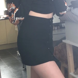 Kjol - Gullig svart kjol som tyvärr inte kommer till användning längre🤍