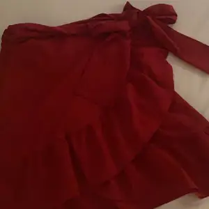 Säljer denna söta volang kjol eftersom den inte kommer till användning!                                                                       80kr + frakt💕