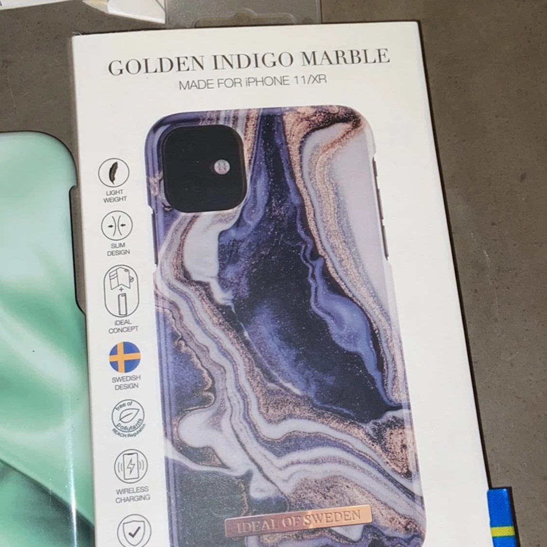 Säljer massor med olika skal till iPhone 11  - 90