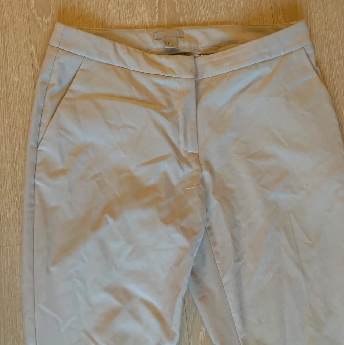 Ljusbeigea kostymbyxor  - 90