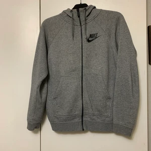 Nike tröja - Säljer denna tröjan från Nike, felfri.