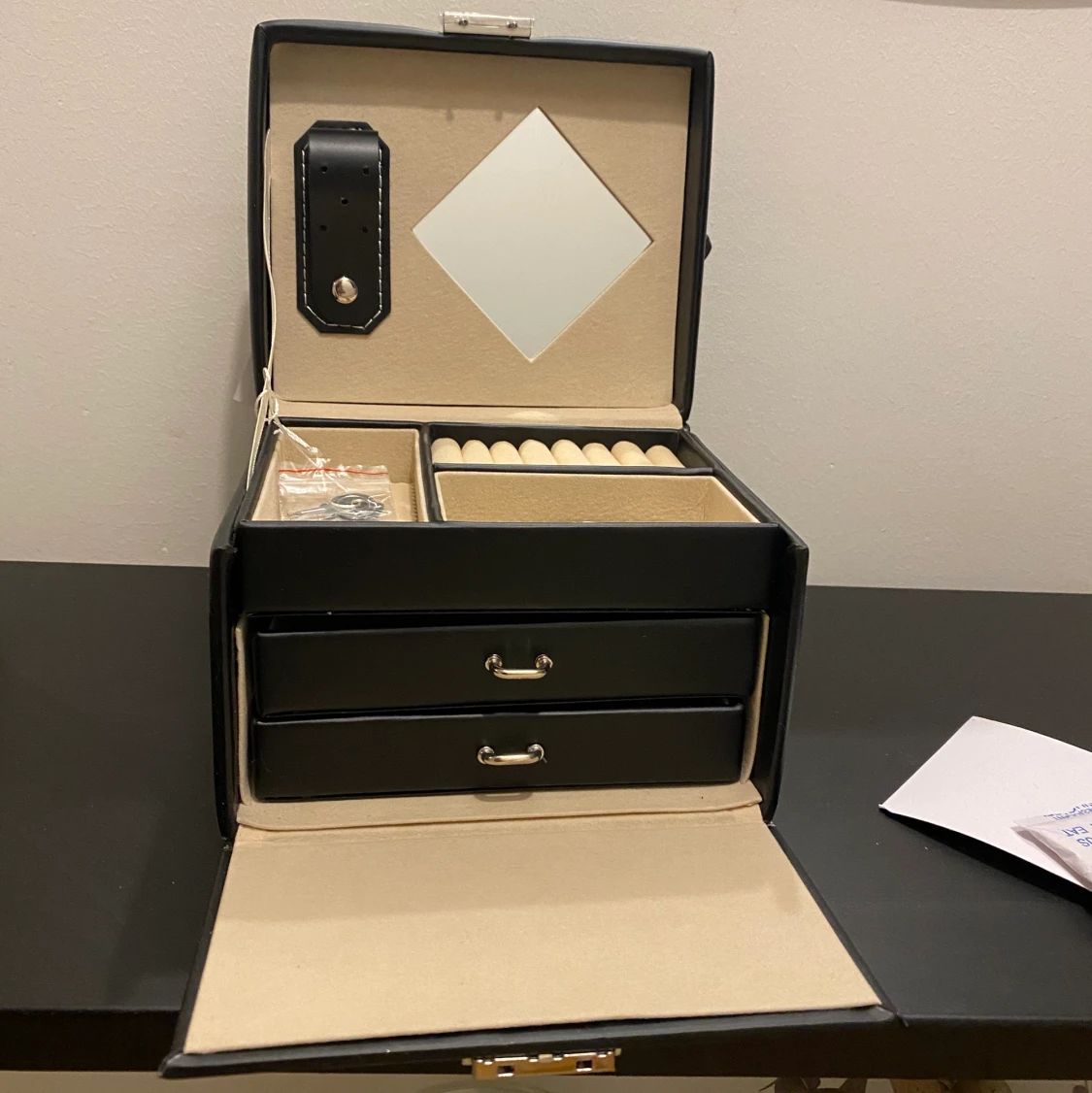 Svart smyckeskrin - 90