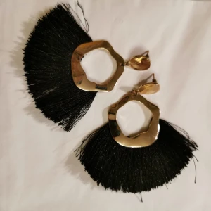 Örhängen - Örhängen, ca 9 cm långa.