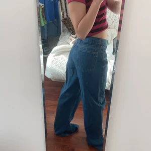 Baggy jeans - Såå snygga men tyvärr för långa för mig:( Skulle nog passa någon som är 175+ Lapparna kvar och helt oanvända! Från boohoo