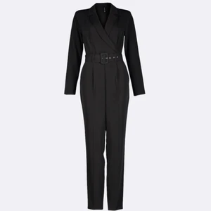 Sökes - New yorker hade för ett tag sedan en sån här jumpsuit fast utan axelband. Söker en sådan jumpsuit i storlek m/l