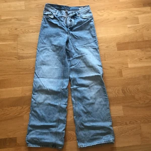 Monki jeans ”Yoko” strl 26 - Liten i storleken. I gott skick!