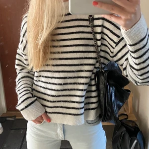 Randig tröja - Randig tröja från nakd, lite nopprig men går att fixa, buda (Buda endast om du ska köpa!)