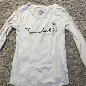 Långärmad Bondelid tröja  - En långärmad bondelid tröja, sitter bra på mig som vanligtvis har storlek S <3