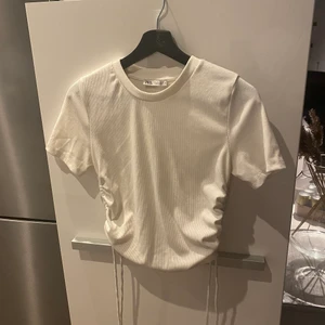 Zara tröja - Med drag snören på sidan, ej använd så mycket. Skriv för fler bilder 