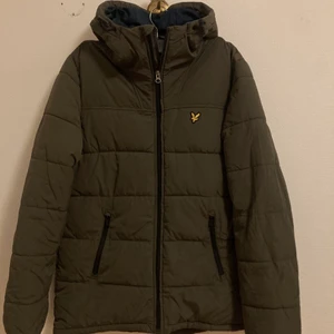 Jacka - En lyle & scott jacka från förra året knappt använd inga skador💜vinter jacka