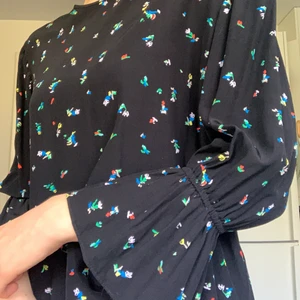 Other Stories Blus - Så snygg blus från Other Stories i mycket gott skick.