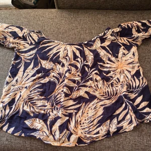 Kläder - Båda är oanvända, den andra är en jumpsuit