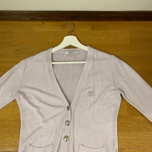 lila kofta  - fick den från min mamma men aldrig använt den, är i gott skick med fina silverknappar 