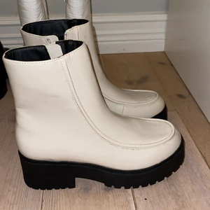 Skor  - As fräna höst skor , storlek 38. Frakt 100kr . Aldrig använda 