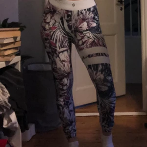 Skönaste träningsbyxor  - Riktigt bekväma byxor i luftigt material som för tillfället inte används💕 köpare står för frakt!