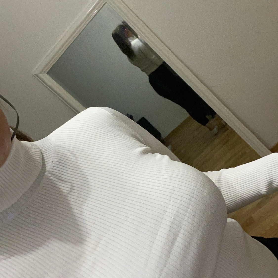 Vit mysig tröja med ”turtel neck” - 91