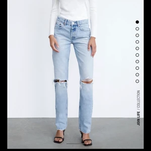 Zara jeans - Säljer dessa jeans från zara som är använda 1 gång men ser helt oanvända ut. Säljer pga för stora💕 orginal pris 359 men säljer för 290.