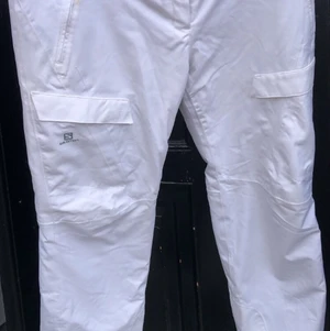 Skibukser Salomon str L - Brugt men ikke slidt, fitter godt, lidt til skisport eller bare vinter, lette i stoffet