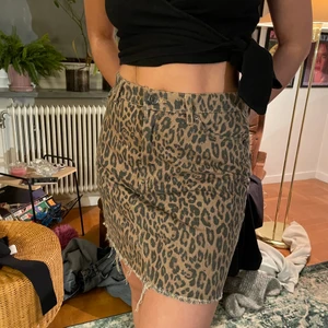 Leopard mönstrad kjol - Jätte fin leopard mönstrad kjol som passar perfekt till sommaren! 🐆🖤 Skriv för fler bilder!