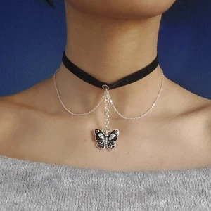 Fjäril Skelett Choker och Örhänge set  - Bara choker = 67 kr                                                Choker + örhängen set = 99 kr                                   Bara örhängen = 39 kr