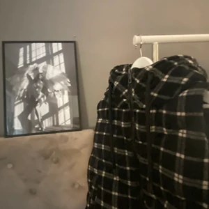 Zara väst - Säljer denna populära zara väst, superbra skick.