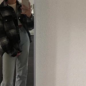 Jacka - Jacka från ginatricot. Köpte för 599 och säljer för 150 (köpare står för frakt) har aldrig använt