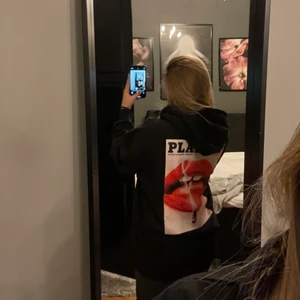 Playboy hoodie  - kommer tyvärr inte till användning längre därav säljer jag den💕