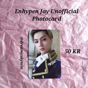 Unofficial Photocard på Jay från Enhypen. Gratis frakt och freebies ingår i köpet. Kostar bara 50 KR. Kontakta mig om du är sugen på att köpa.