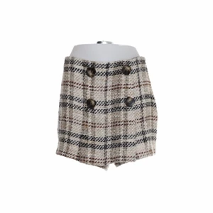 Zara M - Varan är i bra skick och har inga tydliga defekter.