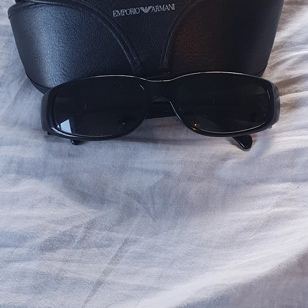 Ett lite äldre par Armani solglasögon dam model.. Accessoarer.