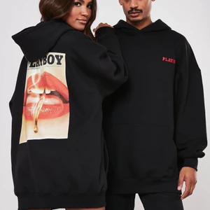 Hoodie  - Säljer denna populära Playboy hoodien i stl S. Skulle säga att den passar det flesta. Ändats använd fåtals gånger. Säljer för 250kr köpt för 600kr