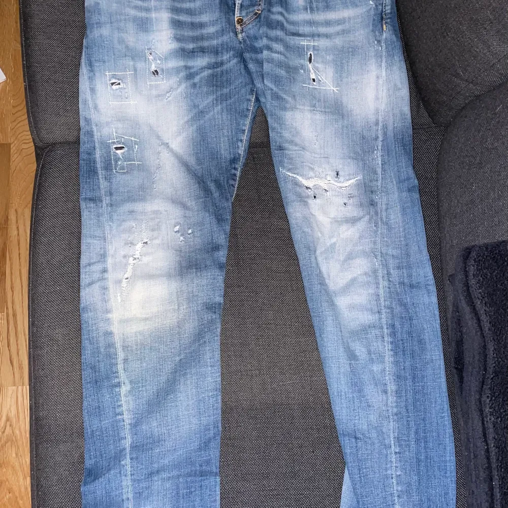 Dsquared2 Denim Jeans italiensk storlek liten 48. BRA cond, använda ca 3 gånger. NYPRIS: 6000 SEK. Jeans & Byxor.
