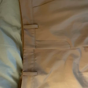 Biege/rosa kostymbyxor - Fina kostymbyxor som sitter så fint på!💕 kontakta mig för fler bilder💕