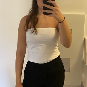 Bandåtopp  - Säljer denna bandåtopp från nakd, jag har aldrig användt den och den är i storlek M. 60 kr inkl frakt eller så kan jag mötas upp i stockholm😊