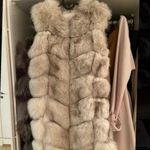 Pälsväst - Vit grå päls väst storlek 34 i äkta päls