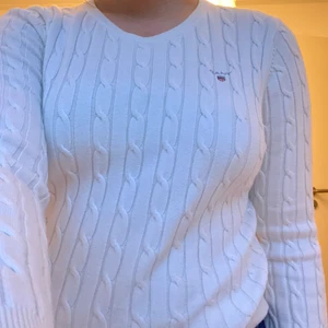 Gant tröja  - Säljer nu min fina tröja pågrund av att den inte kommer till användning. Jag köpte den för 800kr säljer den för 400. Den har inga skador eller fläckar tröjan är som ny har bara använt den 2/3 gånger.