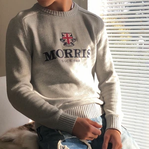 Morris stickad tröja - ‼️Rensar garderoben på knappt använda kläder‼️ Denna Morris tröja är använd ett par gånger och de är lite smutsigt som man ser på bild 2. Storlek S (tts). Kvitto finns ej. Prutbart pris. (Rök & djurfritt hem)