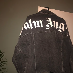 Palm Angels Denim jacket - Strl: S väldigt oversized bra fit passar även M utan problem och JA DEN ÄR KVAR.