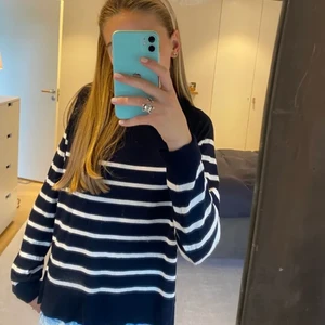 Zara tröja  - Säljer denna mycket populära zara tröjan i storlek S i jätte bra skick knappt använd❤️bilderna är lånade❤️ skriv för fler bilder