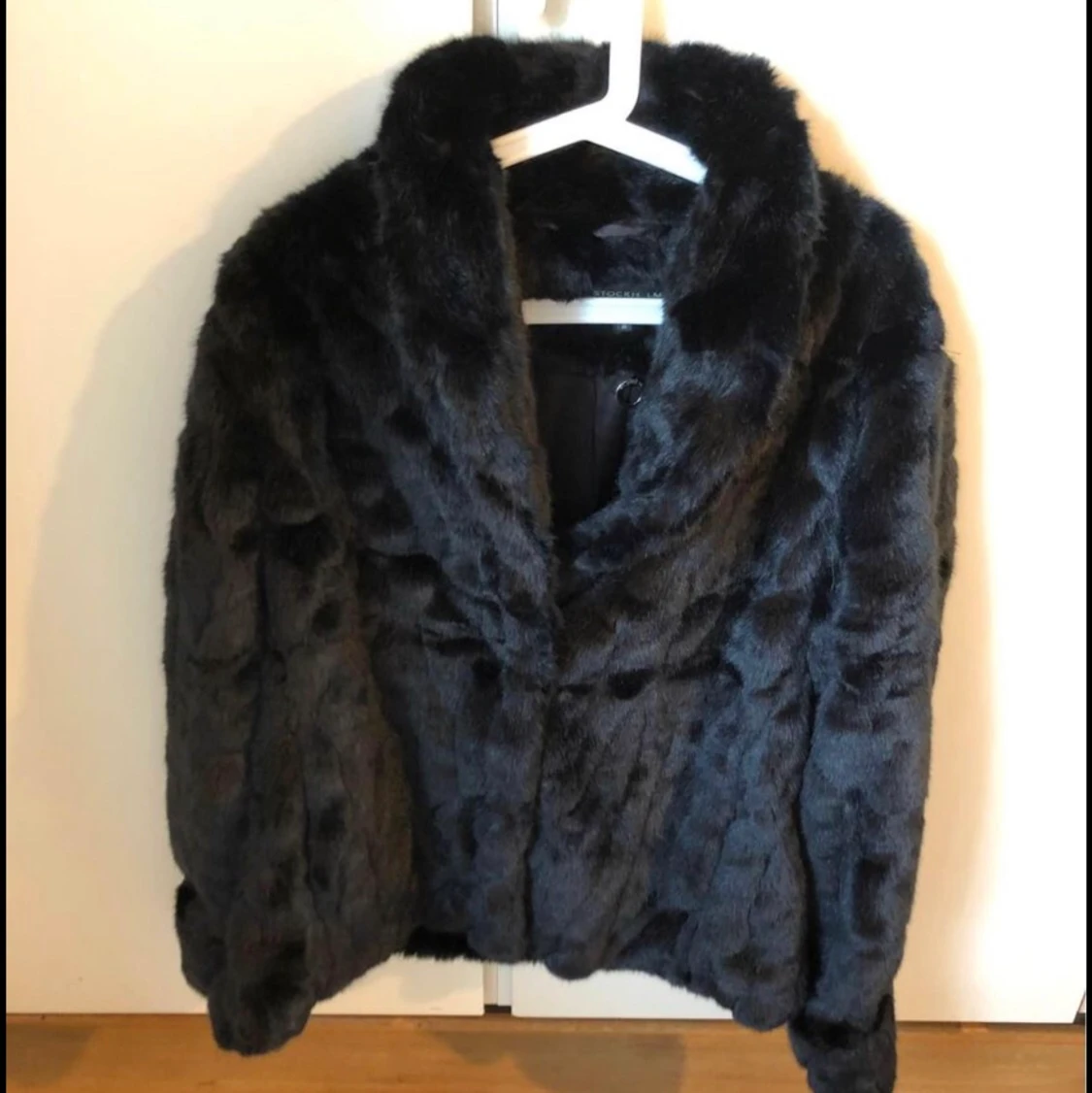 Oäkta pälsjackor dam 