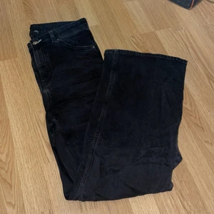 Jeans - Jeans från Weekday 32/34 modellen Ace tuned black