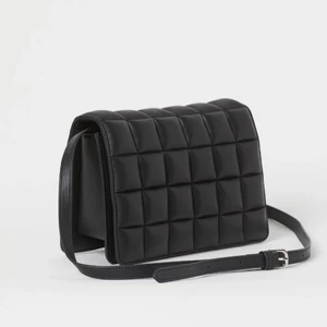 Väska från HM - Helt ny väska från H&M. Aldrig använd. Nyskick! 